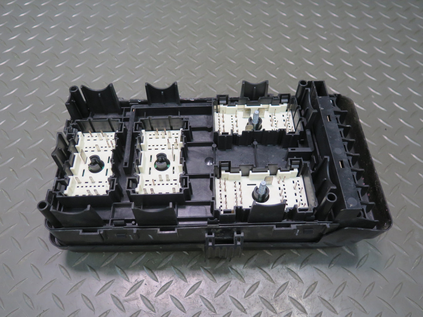 2018 Jeep Wrangler JL 3.6L Engine Bay Fuse Relay Box Module 68298935AD OEM