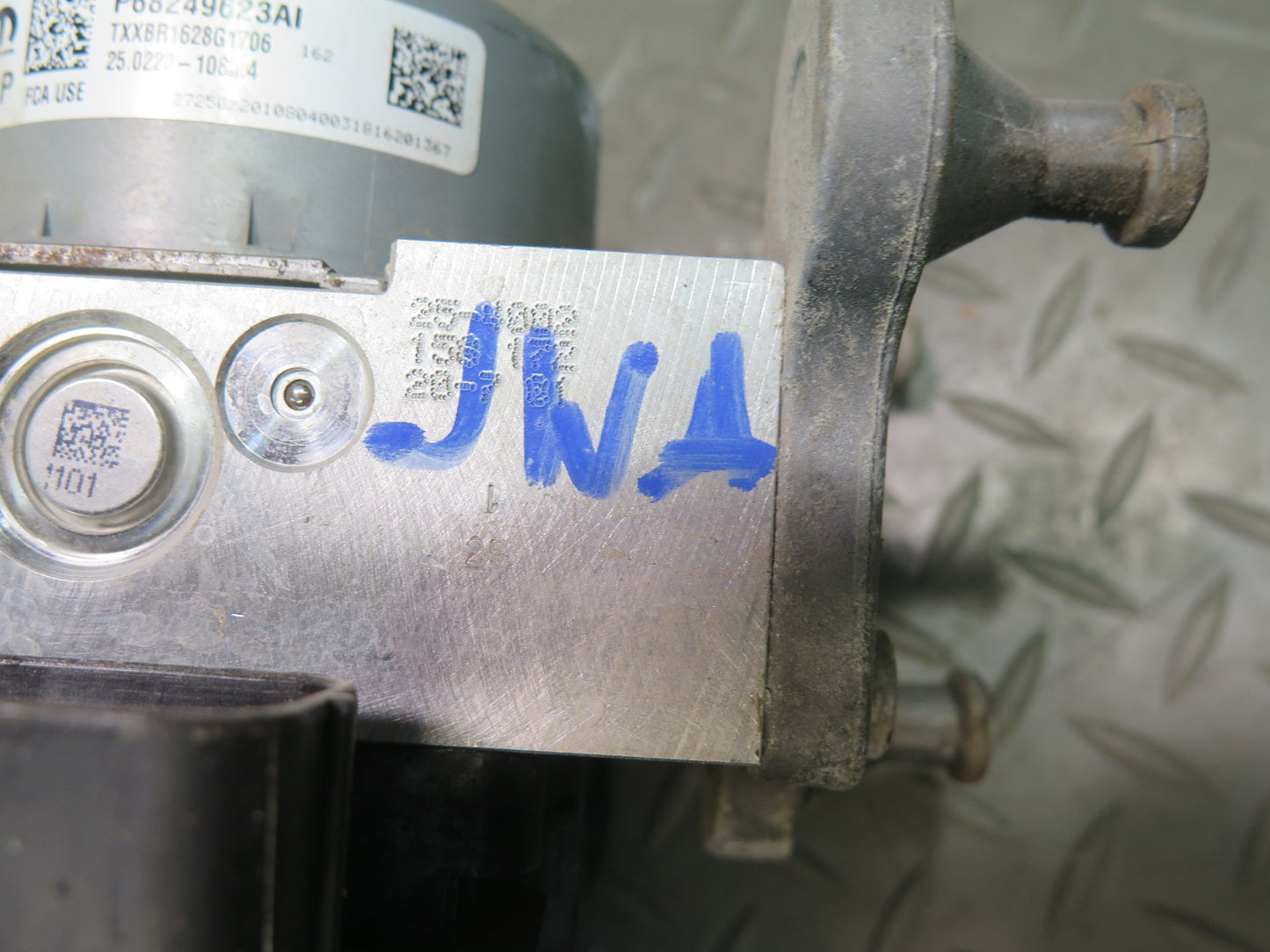 2018 Jeep Wrangler JL Anti Lock Brake ABS Pump Module 68249623AI OEM