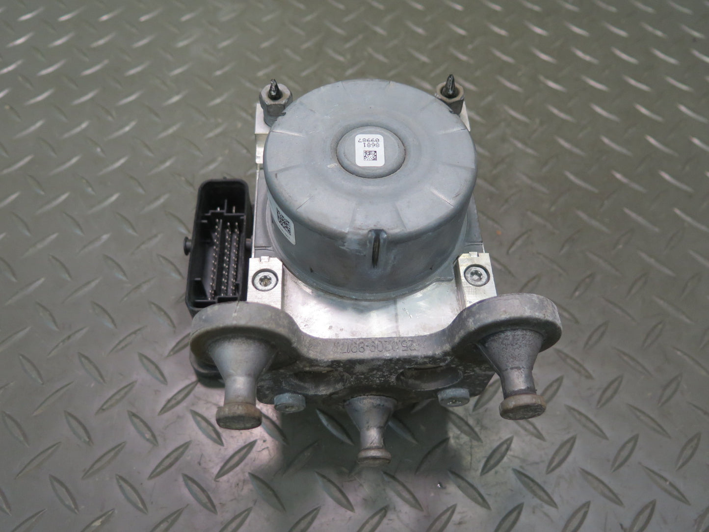 2018 Jeep Wrangler JL Anti Lock Brake ABS Pump Module 68249623AI OEM