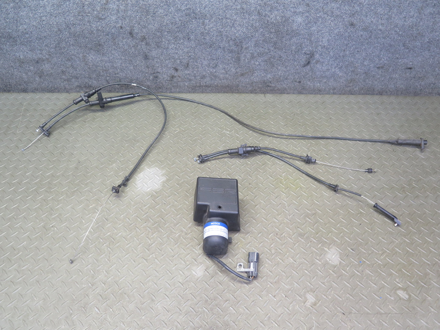 92-93 Chevrolet Corvette C4 Cruise Control Actuator Motor Cable Set OEM