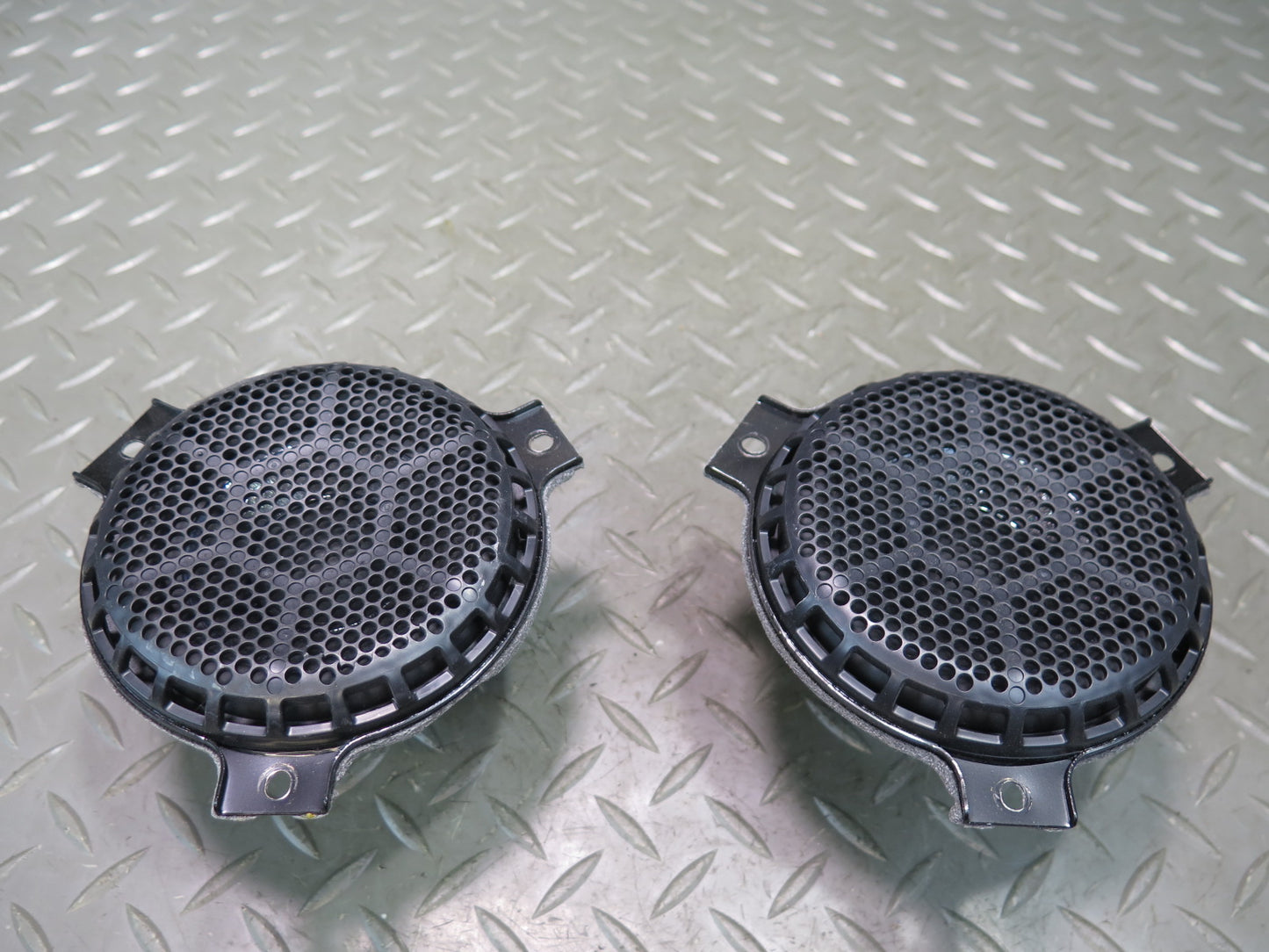 18-23 Jeep Wrangler JL Set of 2 Front Left & Right Speaker 68332581AB OEM