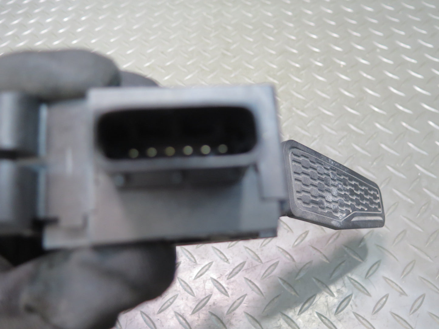 18-23 Jeep Wrangler JL Gas Acceleration Pedal Sensor 04581893AD