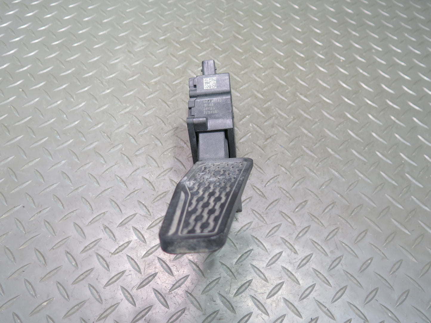 18-23 Jeep Wrangler JL Gas Acceleration Pedal Sensor 04581893AD