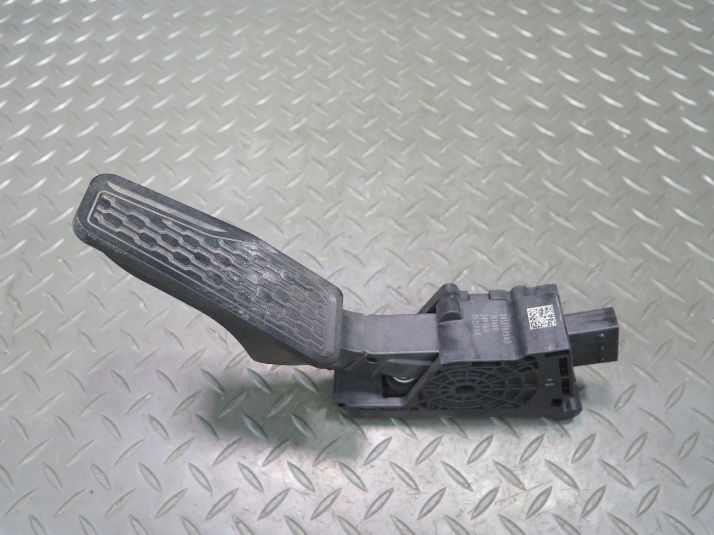 18-23 Jeep Wrangler JL Gas Acceleration Pedal Sensor 04581893AD