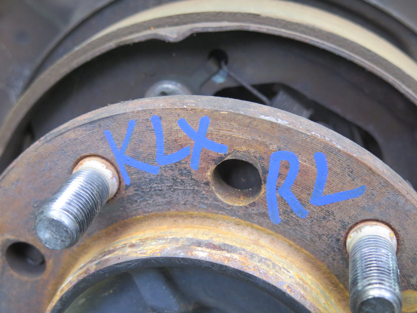 2003-2007 Lexus UZJ100L LX470 Rear Left Spindle Knuckle Wheel Hub w Shaft