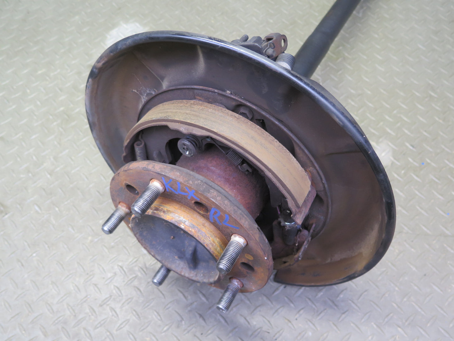 2003-2007 Lexus UZJ100L LX470 Rear Left Spindle Knuckle Wheel Hub w Shaft