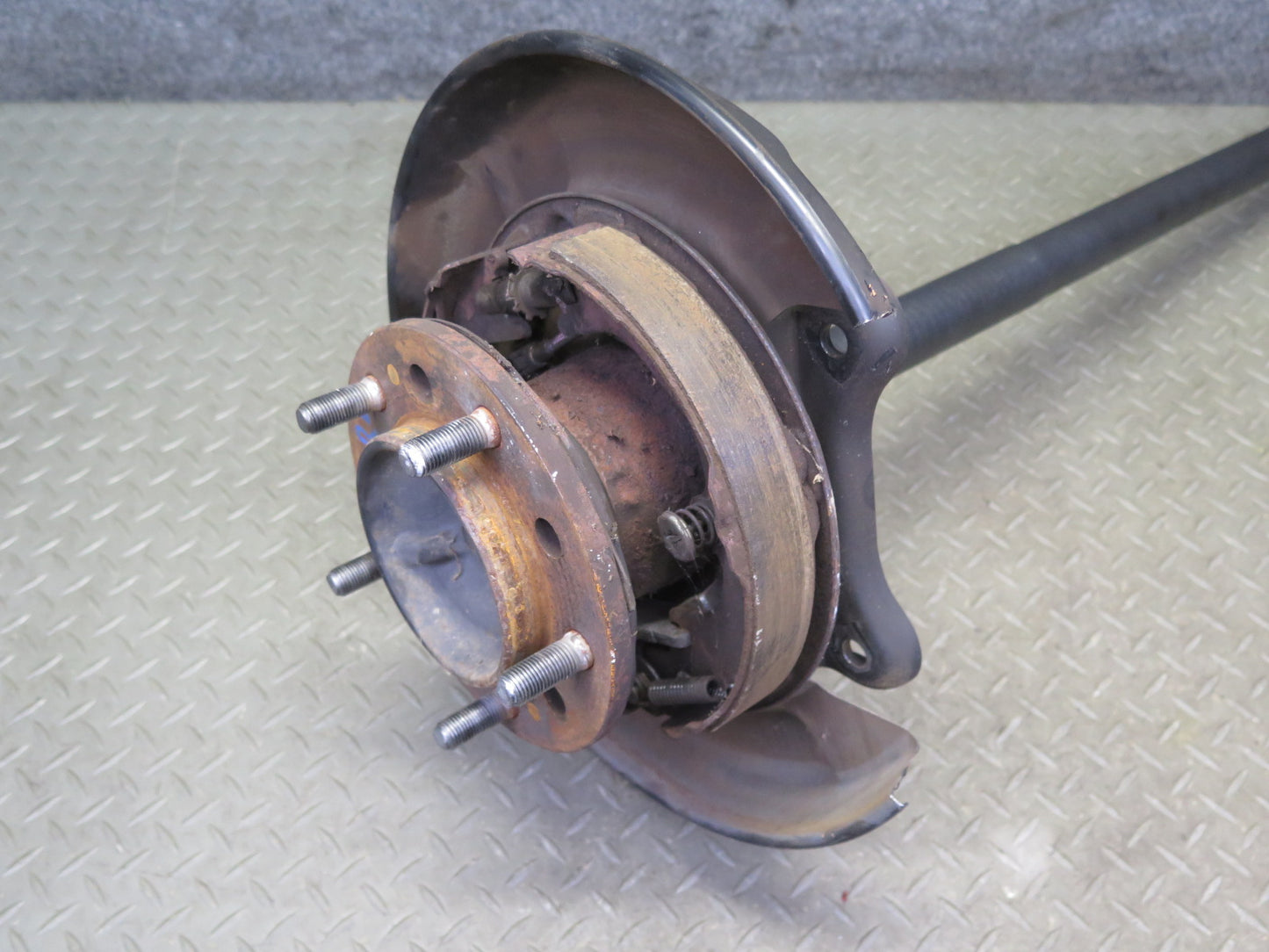 2003-2007 Lexus UZJ100L LX470 Rear Left Spindle Knuckle Wheel Hub w Shaft