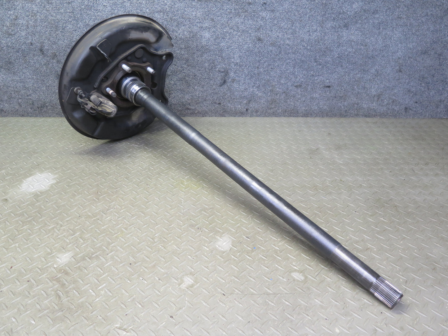 2003-2007 Lexus UZJ100L LX470 Rear Left Spindle Knuckle Wheel Hub w Shaft