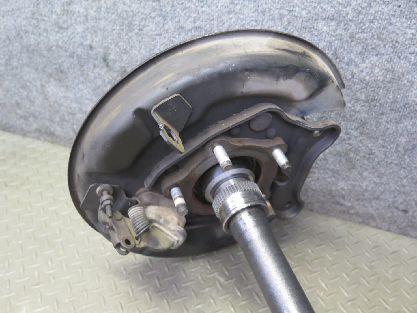 2003-2007 Lexus UZJ100L LX470 Rear Left Spindle Knuckle Wheel Hub w Shaft