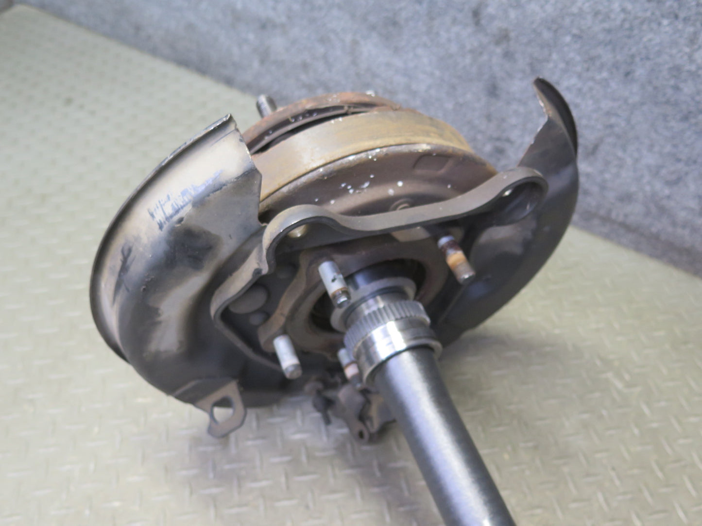 2003-2007 Lexus UZJ100L LX470 Rear Left Spindle Knuckle Wheel Hub w Shaft