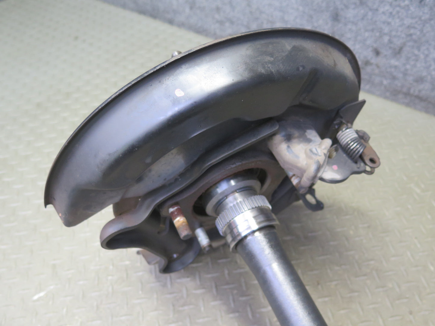 2003-2007 Lexus UZJ100L LX470 Rear Left Spindle Knuckle Wheel Hub w Shaft