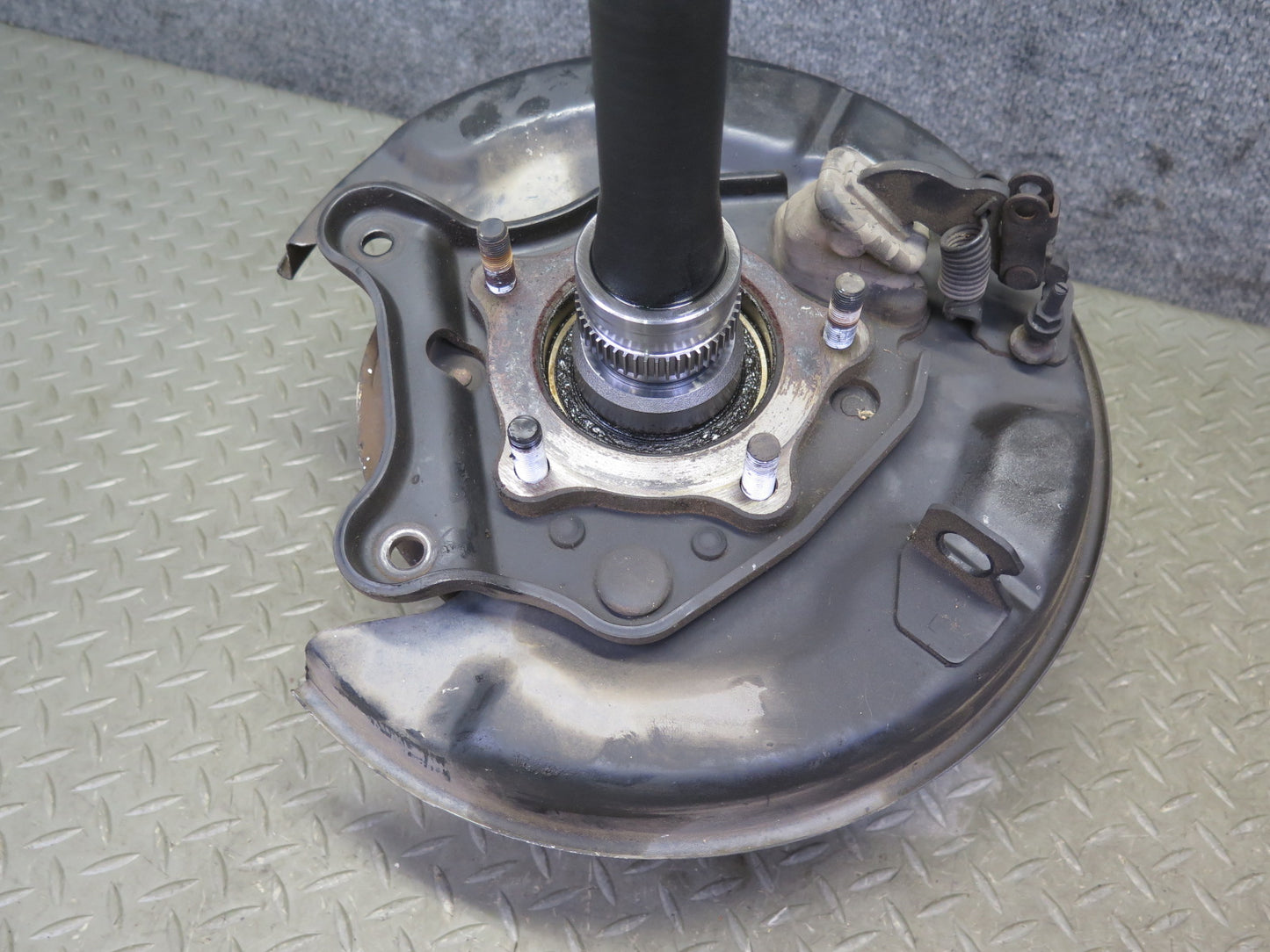 2003-2007 Lexus UZJ100L LX470 Rear Left Spindle Knuckle Wheel Hub w Shaft