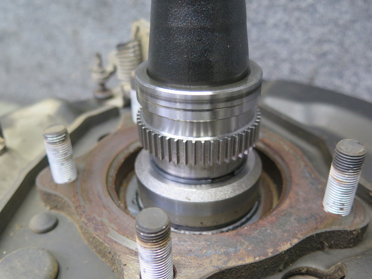 2003-2007 Lexus UZJ100L LX470 Rear Right Spindle Knuckle Wheel Hub w Shaft