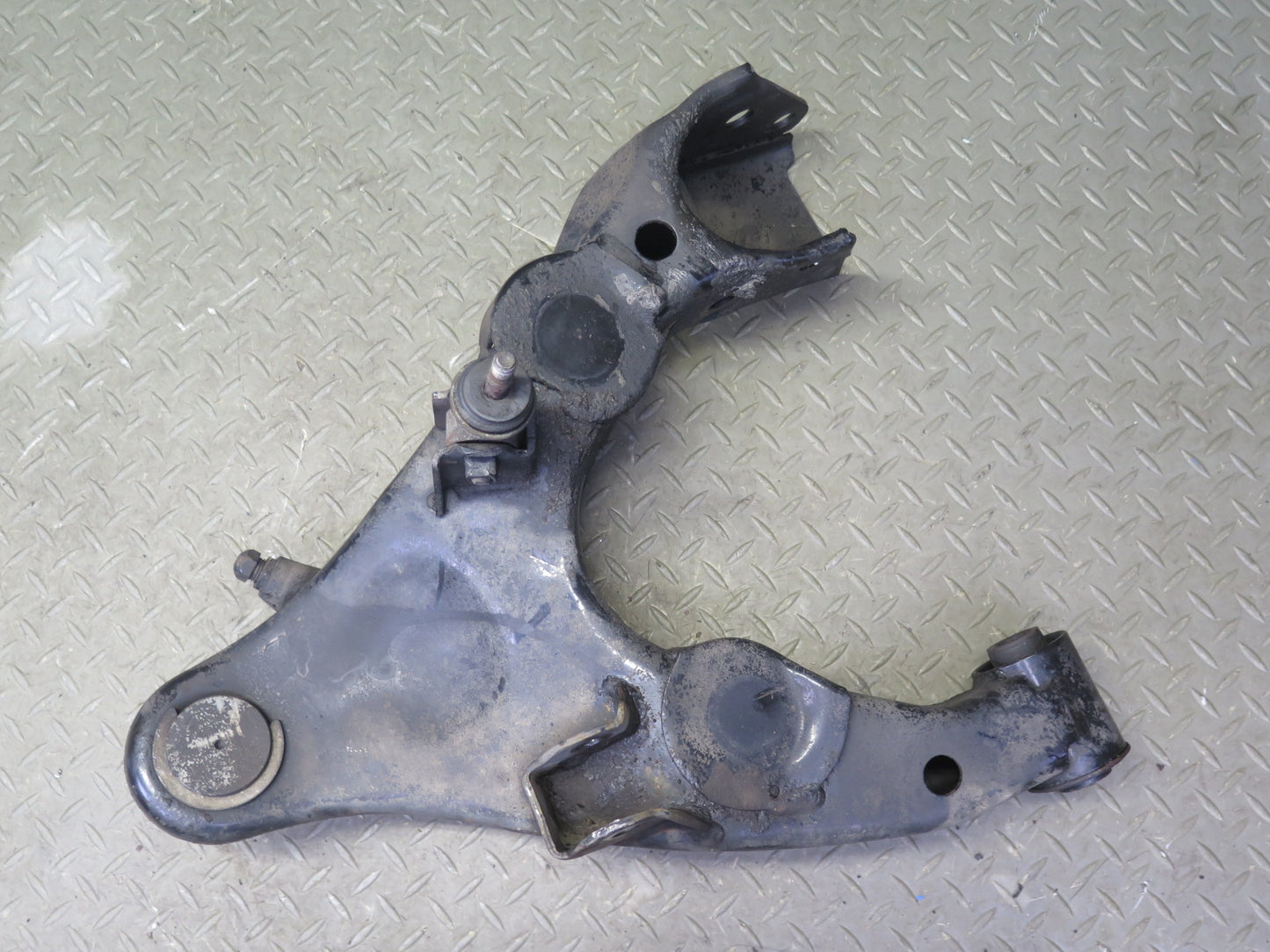 1998-2007 Lexus UZJ100L LX470 Front Right Suspension Lower Control Arm