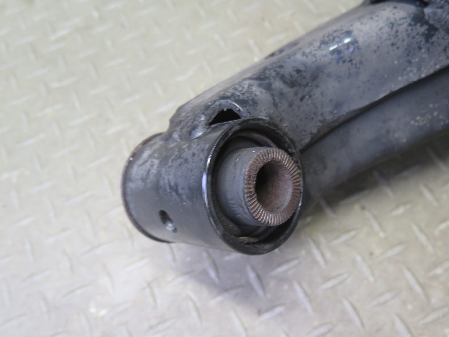 1998-2007 Lexus UZJ100L LX470 Front Right Suspension Lower Control Arm