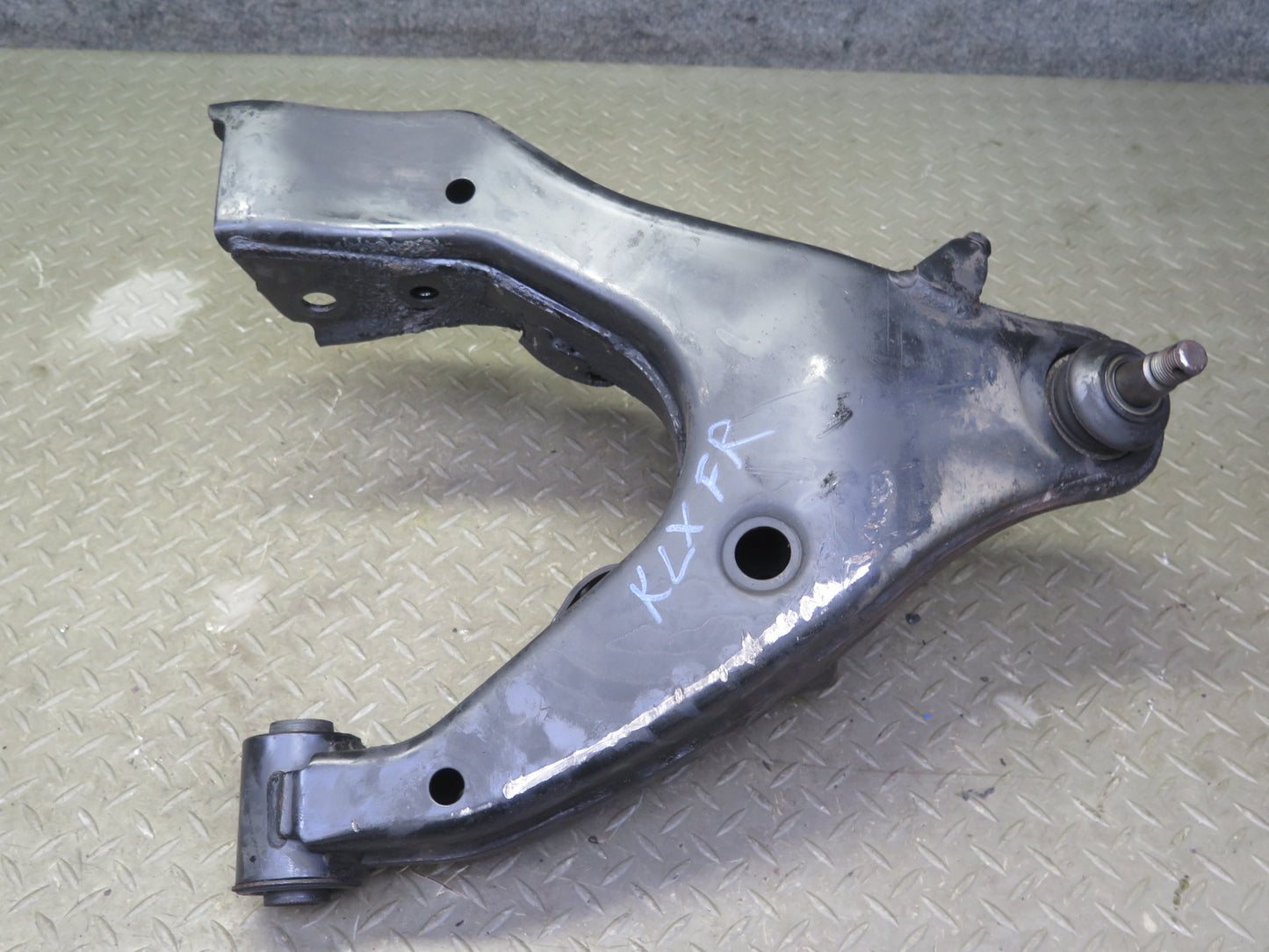 1998-2007 Lexus UZJ100L LX470 Front Right Suspension Lower Control Arm