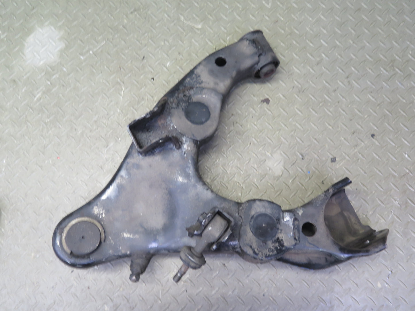 1998-2007 Lexus UZJ100L LX470 Front Left Suspension Lower Control Arm