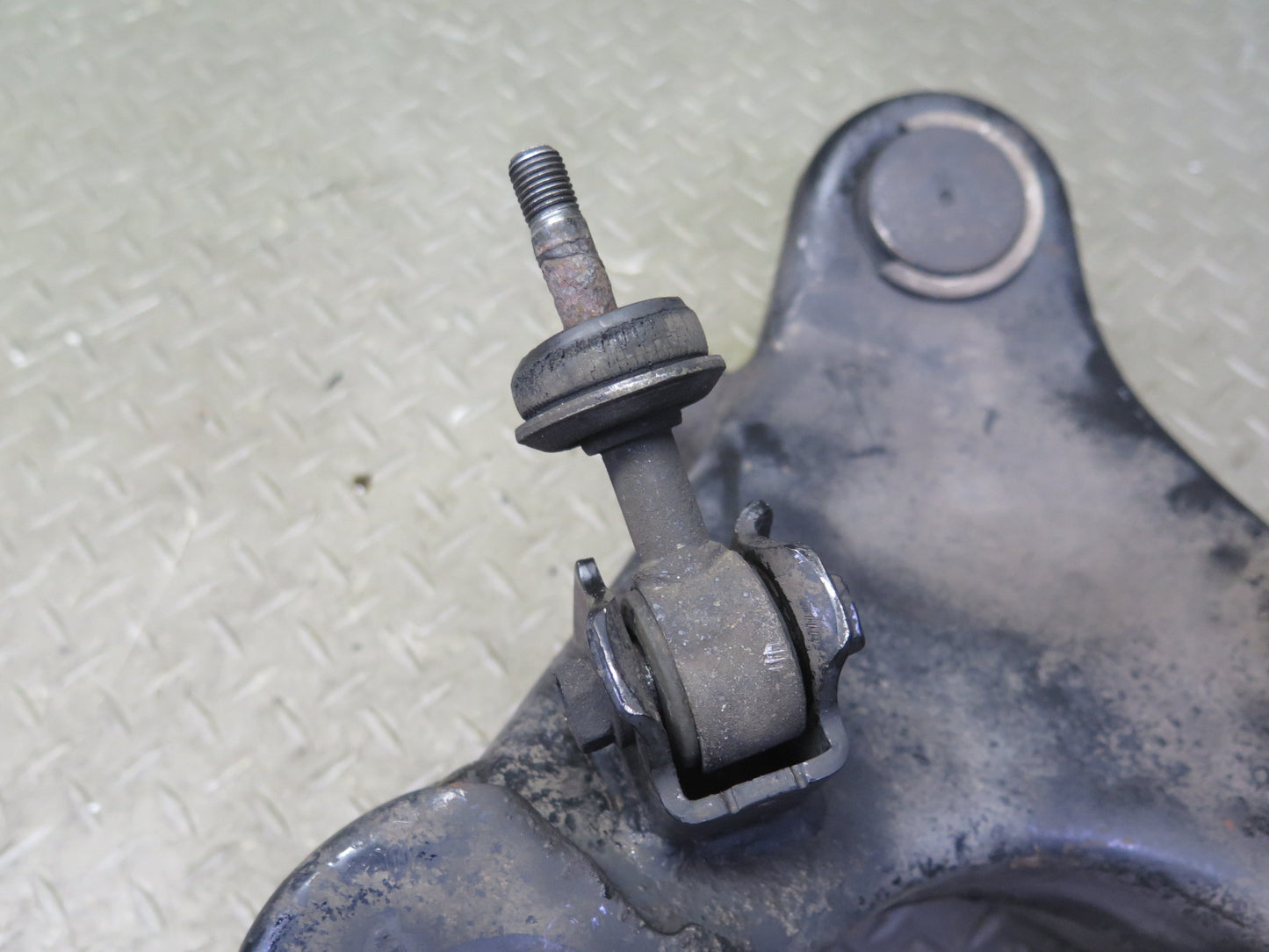 1998-2007 Lexus UZJ100L LX470 Front Left Suspension Lower Control Arm