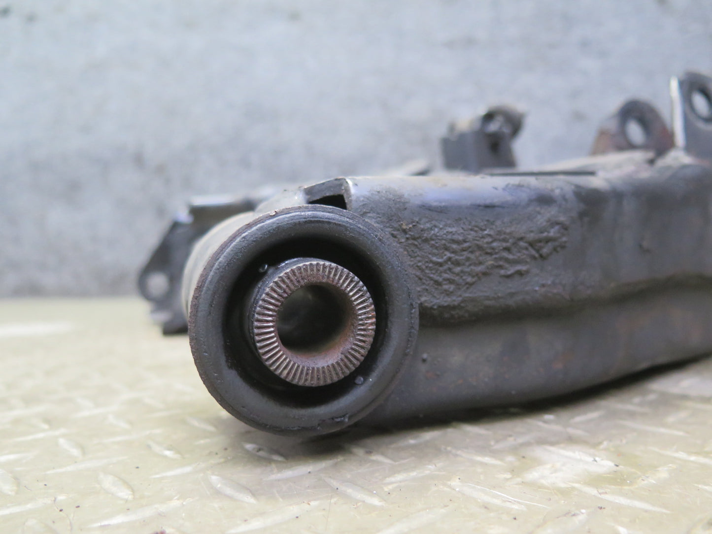 1998-2007 Lexus UZJ100L LX470 Front Left Suspension Lower Control Arm