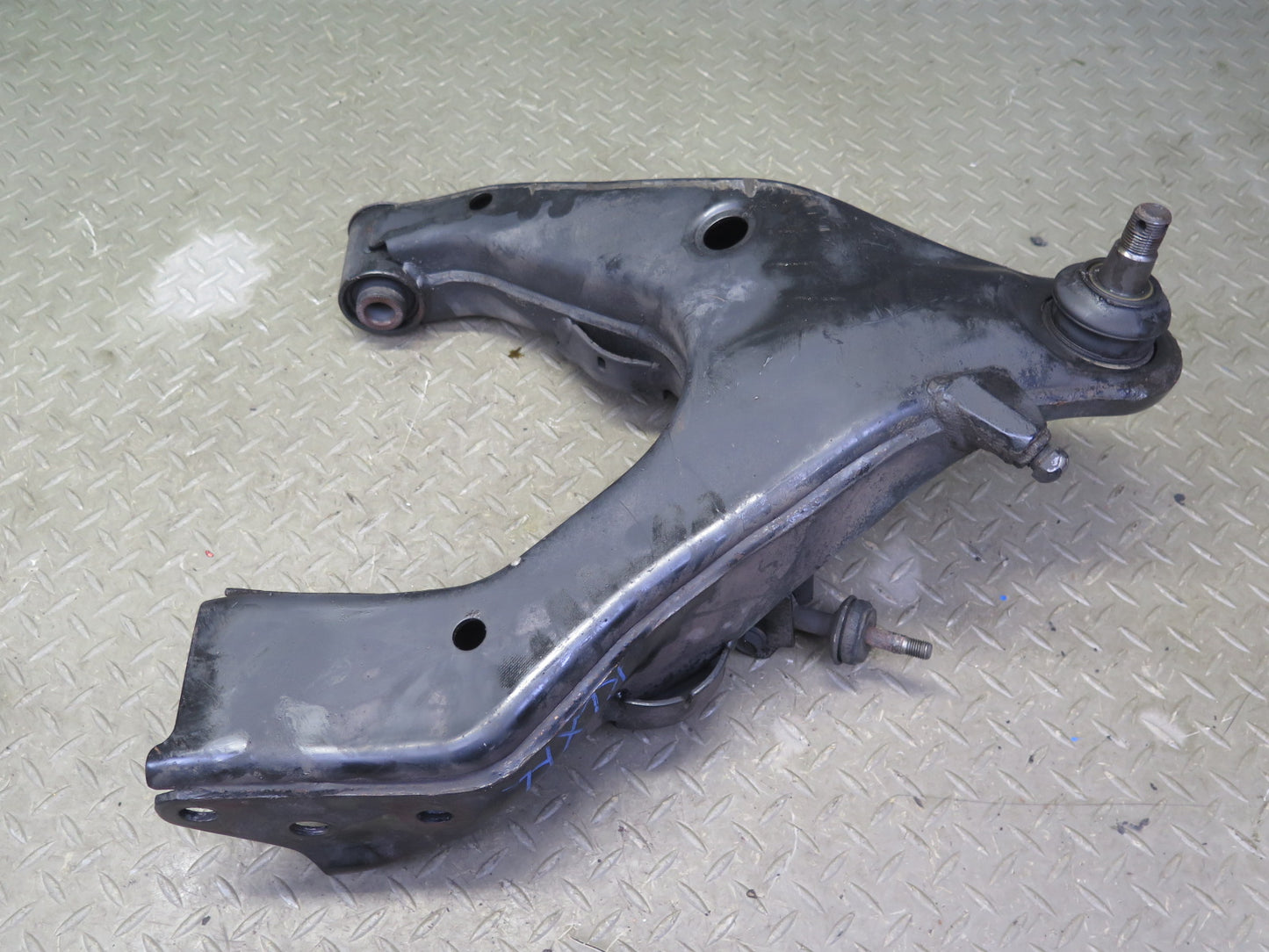 1998-2007 Lexus UZJ100L LX470 Front Left Suspension Lower Control Arm
