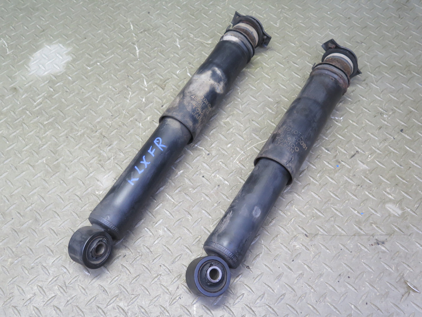 2003-2007 Lexus UZJ100L LX470 Front Left & Right Strut Shock Absorber Set of 2