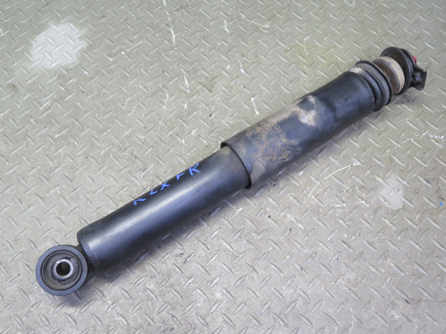 2003-2007 Lexus UZJ100L LX470 Front Left & Right Strut Shock Absorber Set of 2