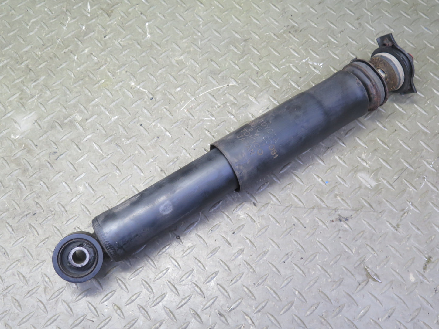 2003-2007 Lexus UZJ100L LX470 Front Left & Right Strut Shock Absorber Set of 2