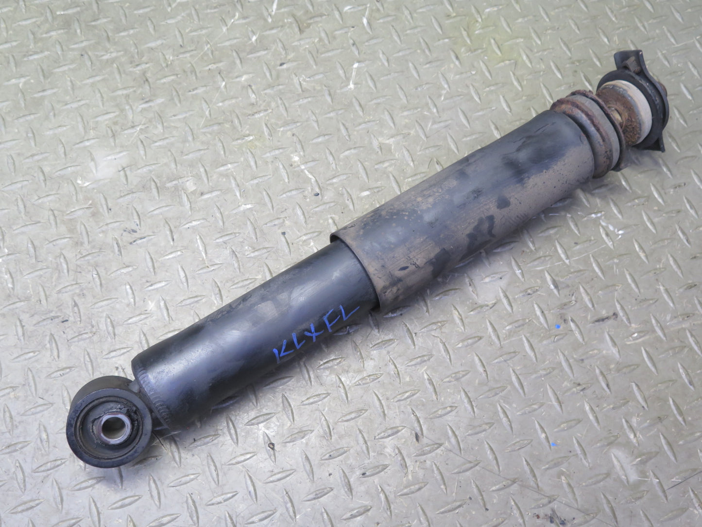 2003-2007 Lexus UZJ100L LX470 Front Left & Right Strut Shock Absorber Set of 2