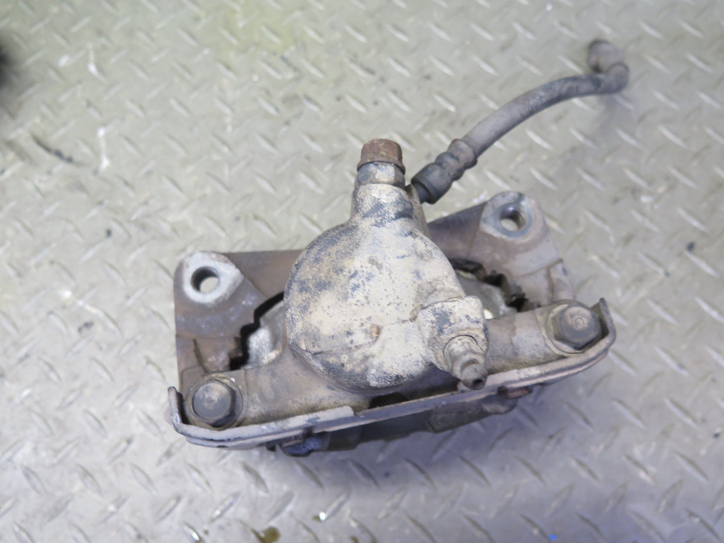 2003-2007 Lexus UZJ100L LX470 AWD Rear Left & Right Brake Caliper Set of 2