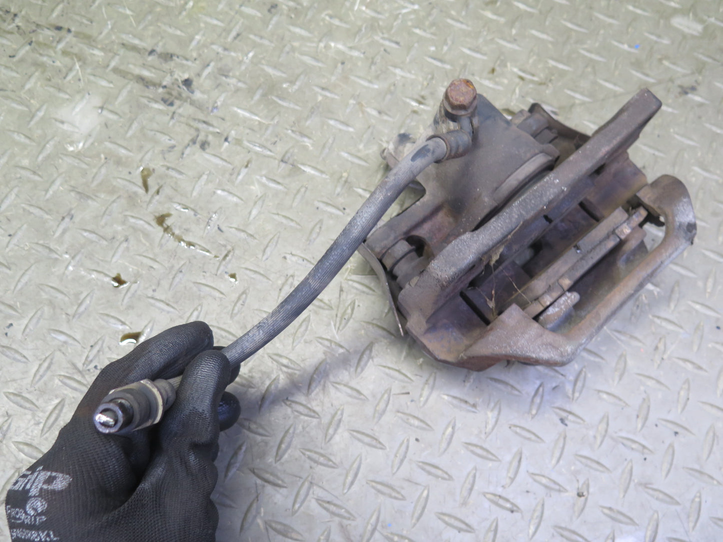 2003-2007 Lexus UZJ100L LX470 AWD Rear Left & Right Brake Caliper Set of 2