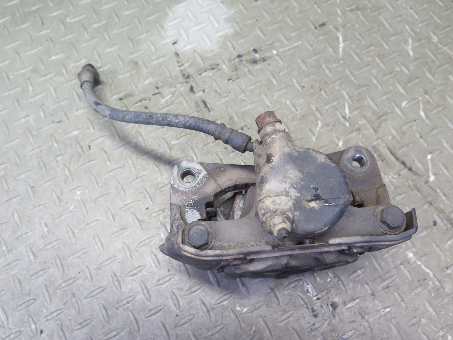 2003-2007 Lexus UZJ100L LX470 AWD Rear Left & Right Brake Caliper Set of 2