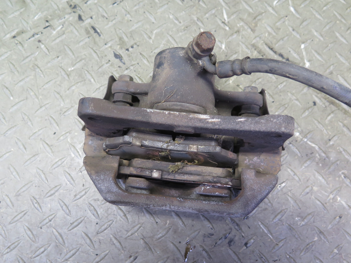 2003-2007 Lexus UZJ100L LX470 AWD Rear Left & Right Brake Caliper Set of 2