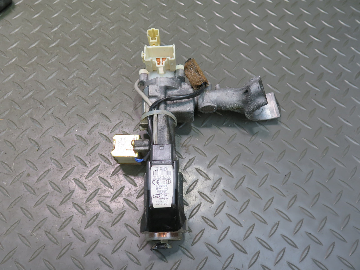 2003 Lexus UZJ100L LX470 2UZFE Engine ECU ECM Immo Ignition Lock KEY Set