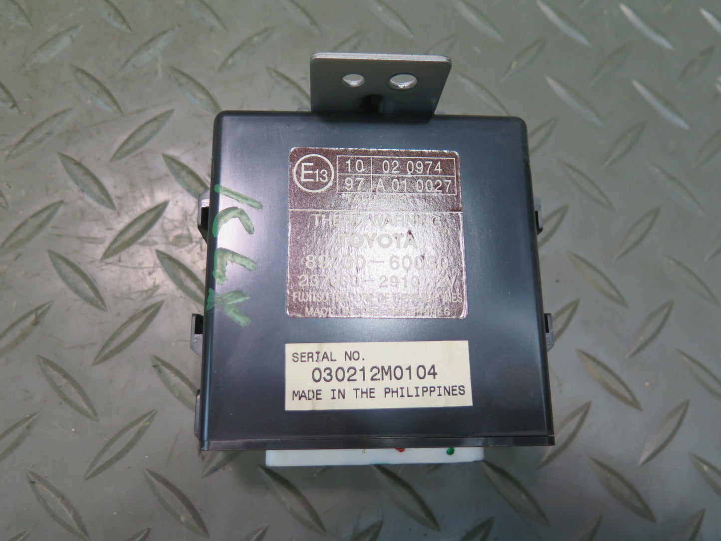 2003 Lexus UZJ100L LX470 2UZFE Engine ECU ECM Immo Ignition Lock KEY Set