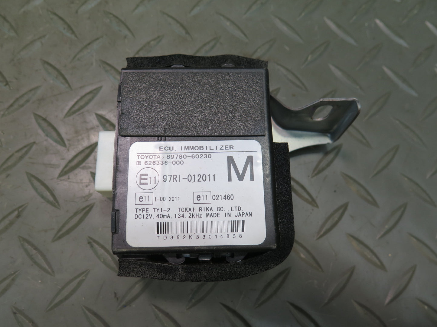 2003 Lexus UZJ100L LX470 2UZFE Engine ECU ECM Immo Ignition Lock KEY Set