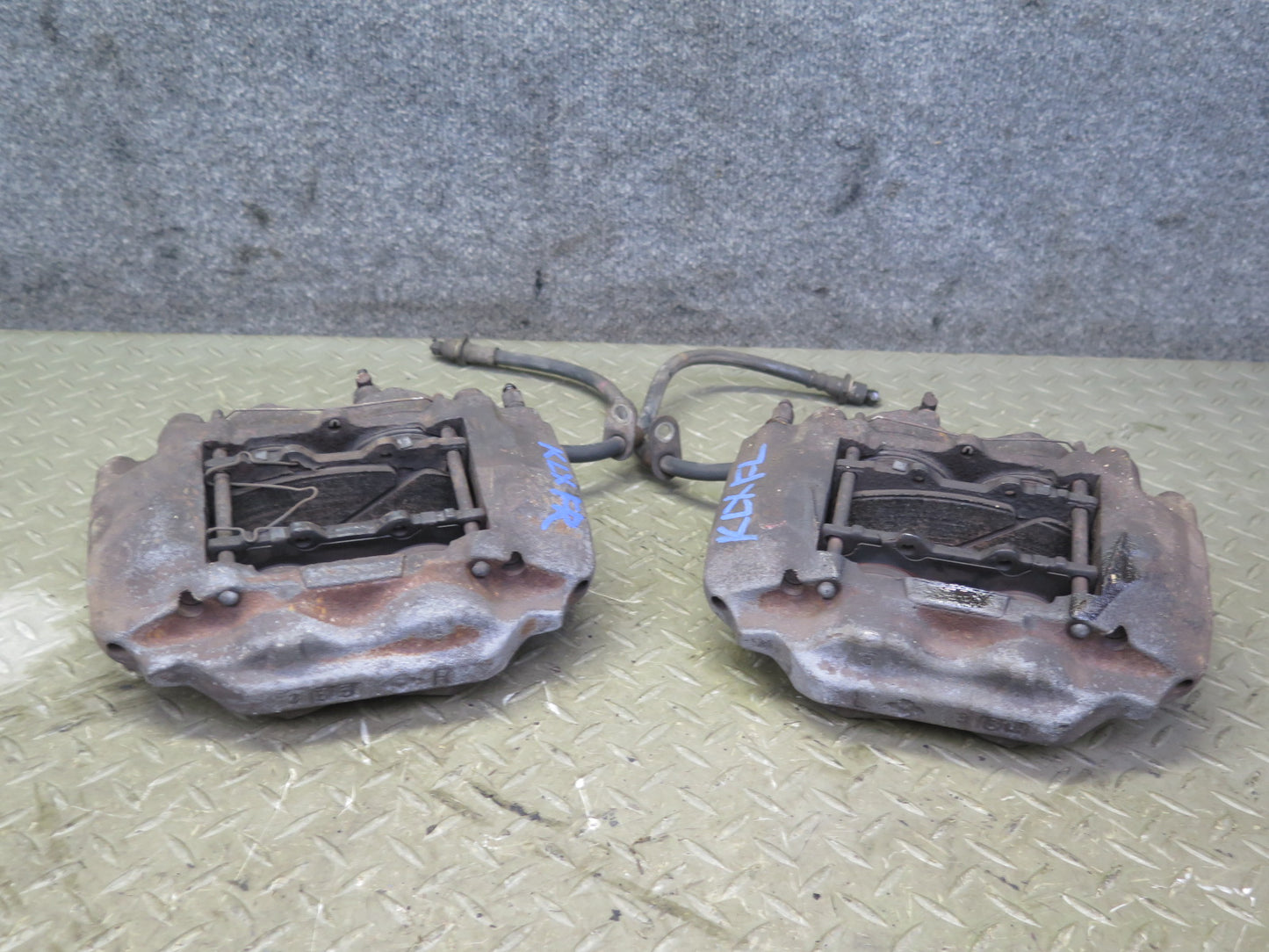 2003-2007 Lexus UZJ100L LX470 AWD Front Left & Right Brake Caliper Set of 2