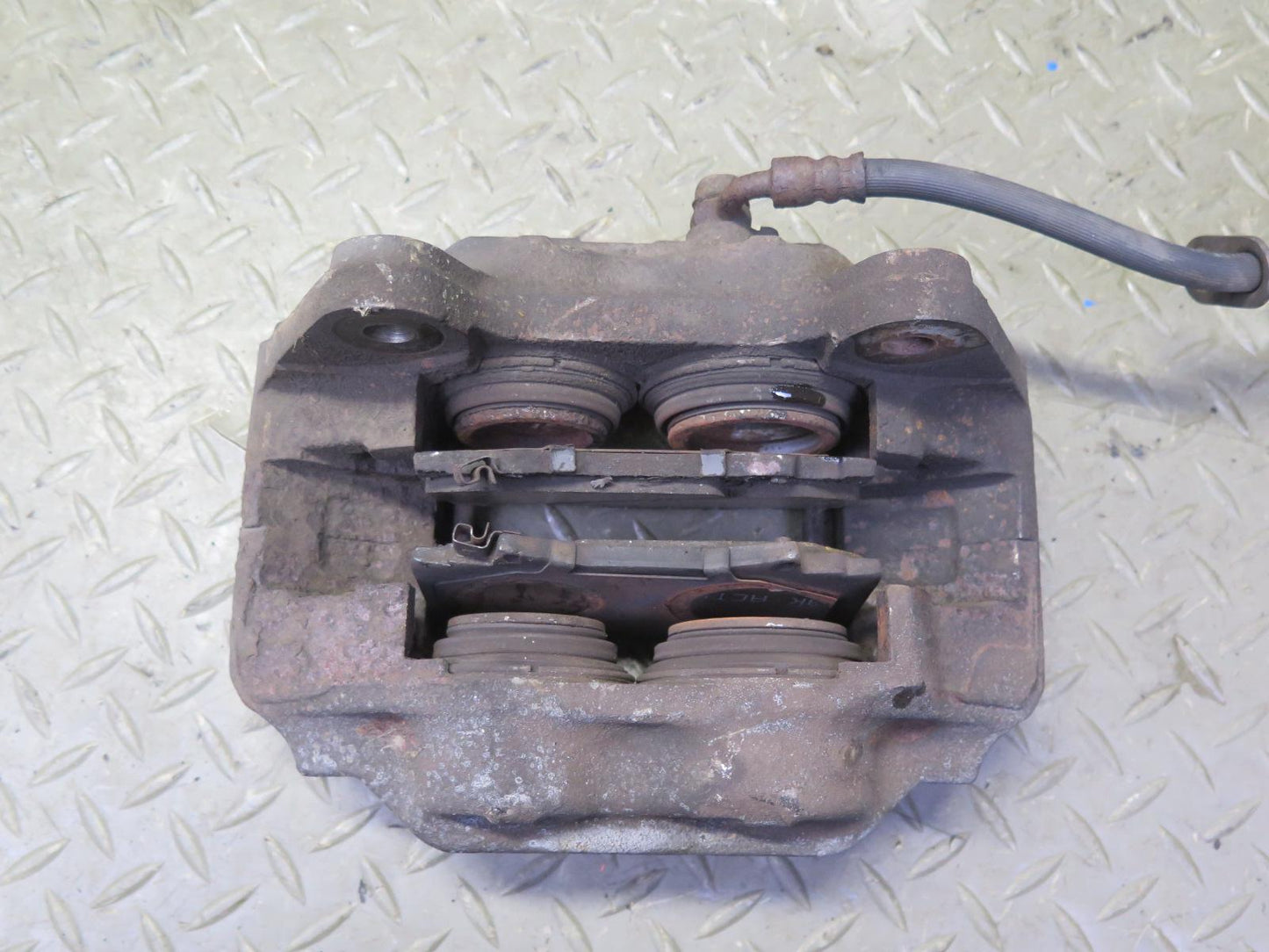 2003-2007 Lexus UZJ100L LX470 AWD Front Left & Right Brake Caliper Set of 2