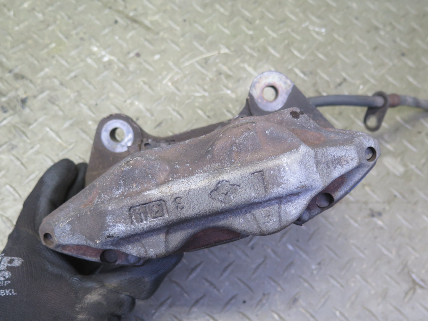 2003-2007 Lexus UZJ100L LX470 AWD Front Left & Right Brake Caliper Set of 2