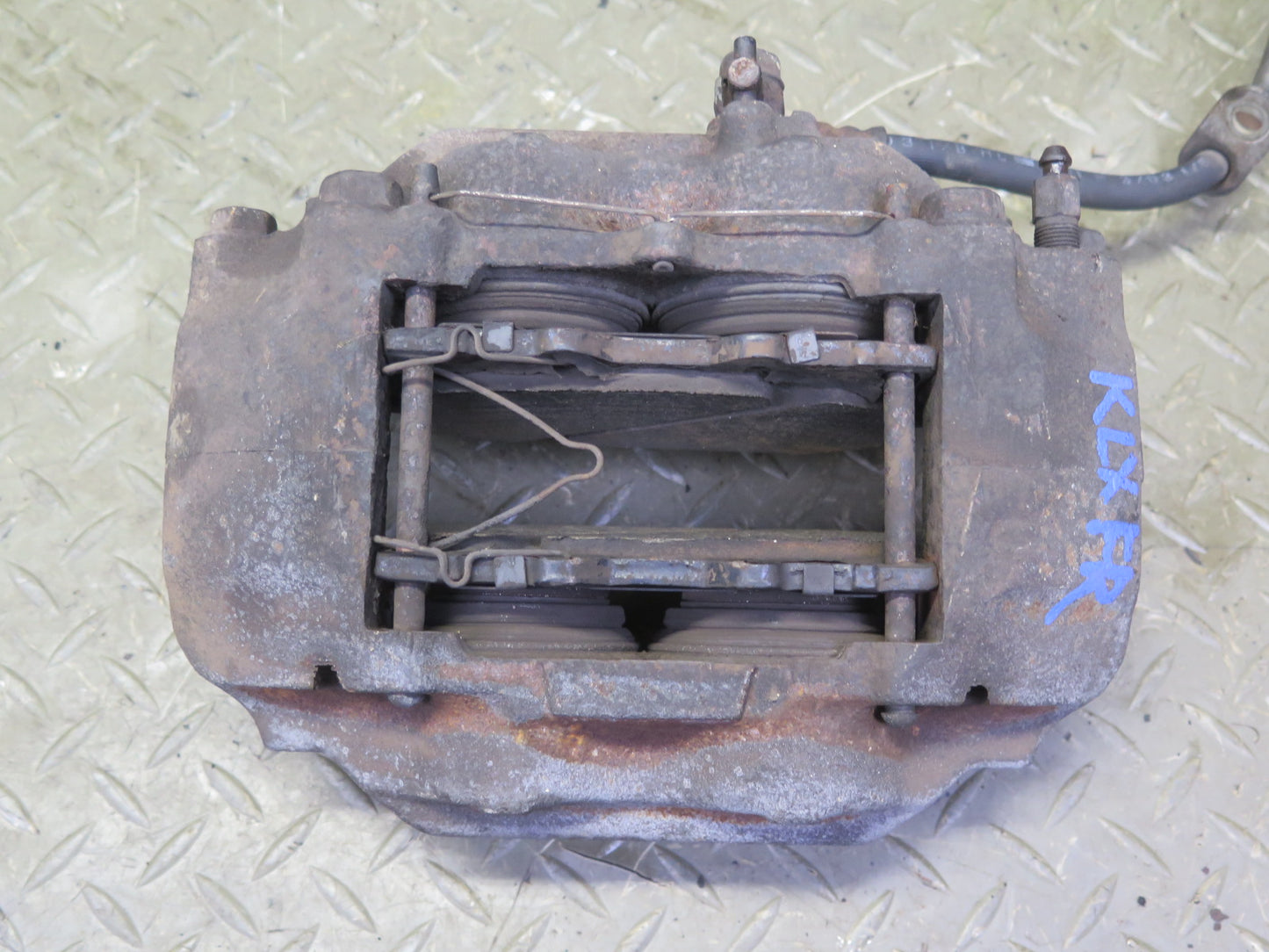 2003-2007 Lexus UZJ100L LX470 AWD Front Left & Right Brake Caliper Set of 2