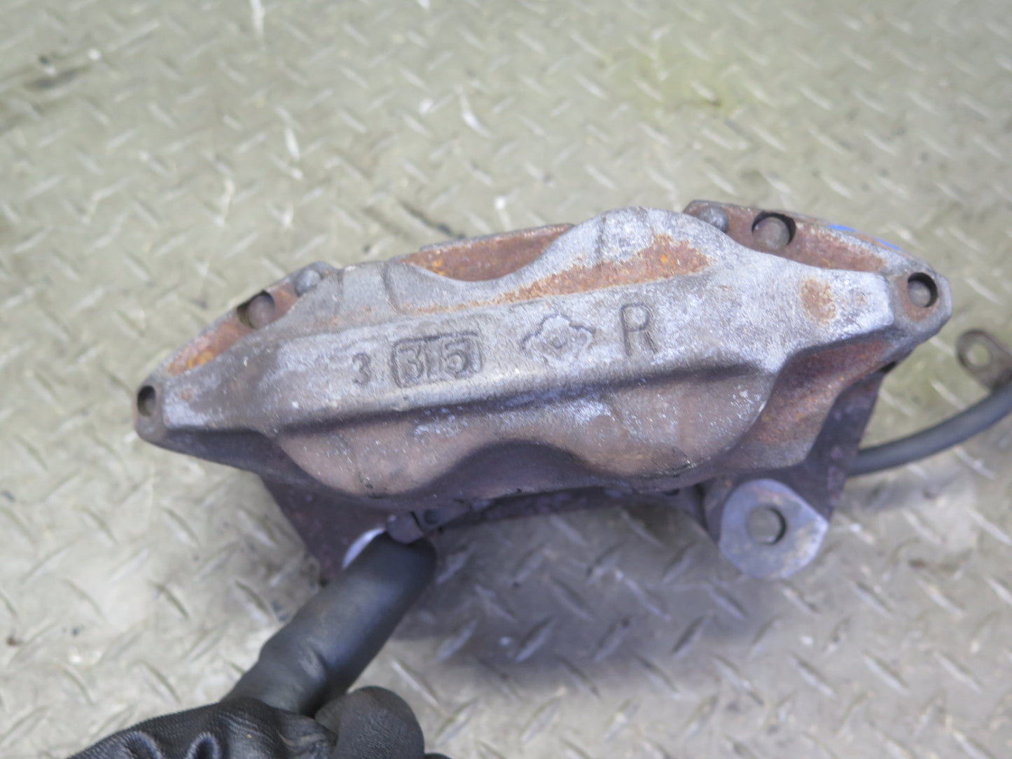 2003-2007 Lexus UZJ100L LX470 AWD Front Left & Right Brake Caliper Set of 2