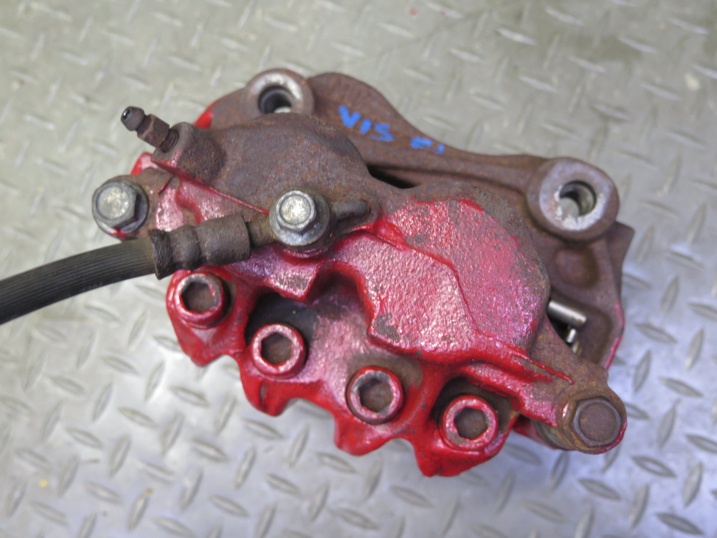 01-05 Lexus JCE10L IS300 Set of 2 Front  Left & Right Brake Caliper OEM