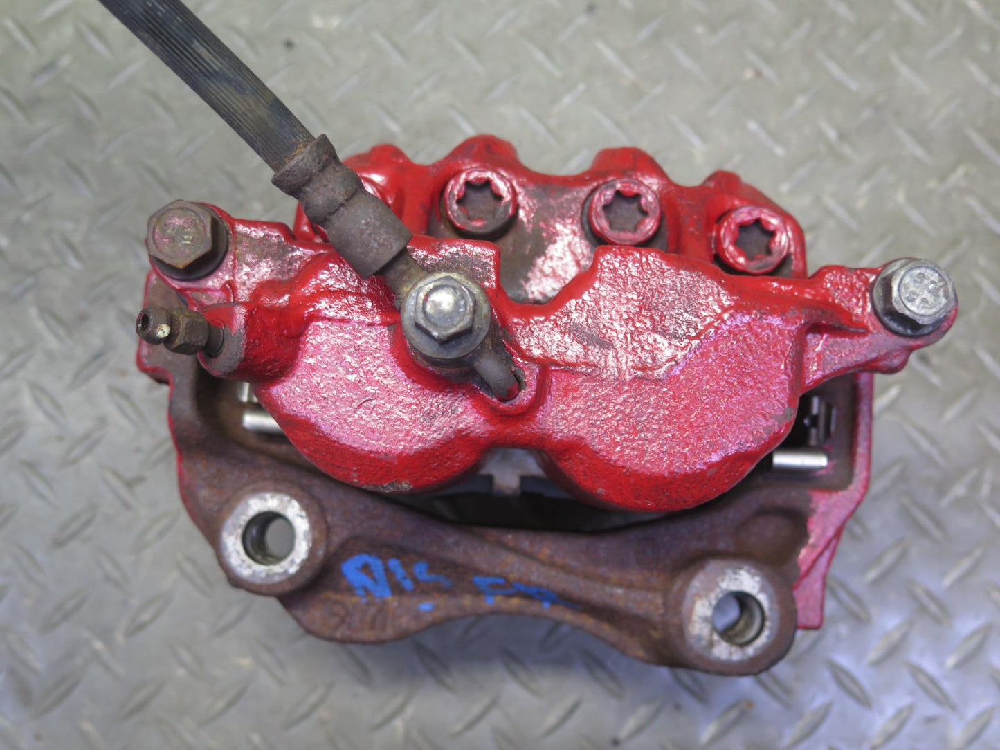 01-05 Lexus JCE10L IS300 Set of 2 Front  Left & Right Brake Caliper OEM