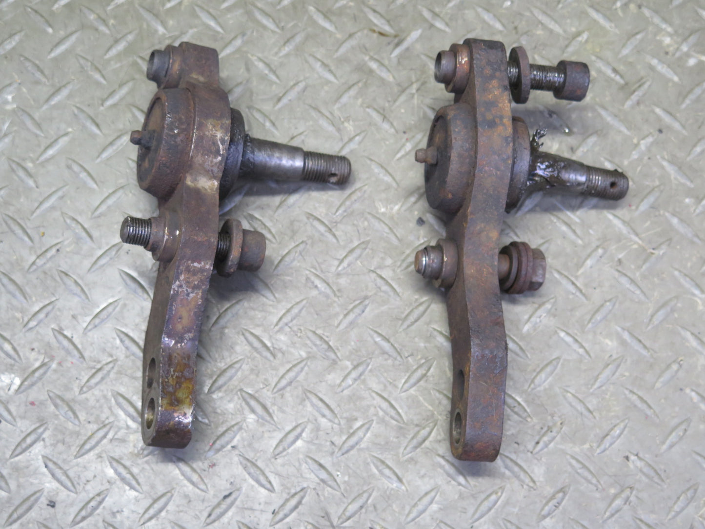01-05 Lexus IS300 Set of 2 Suspension Front Right & Left Lower Ball Joint OEM