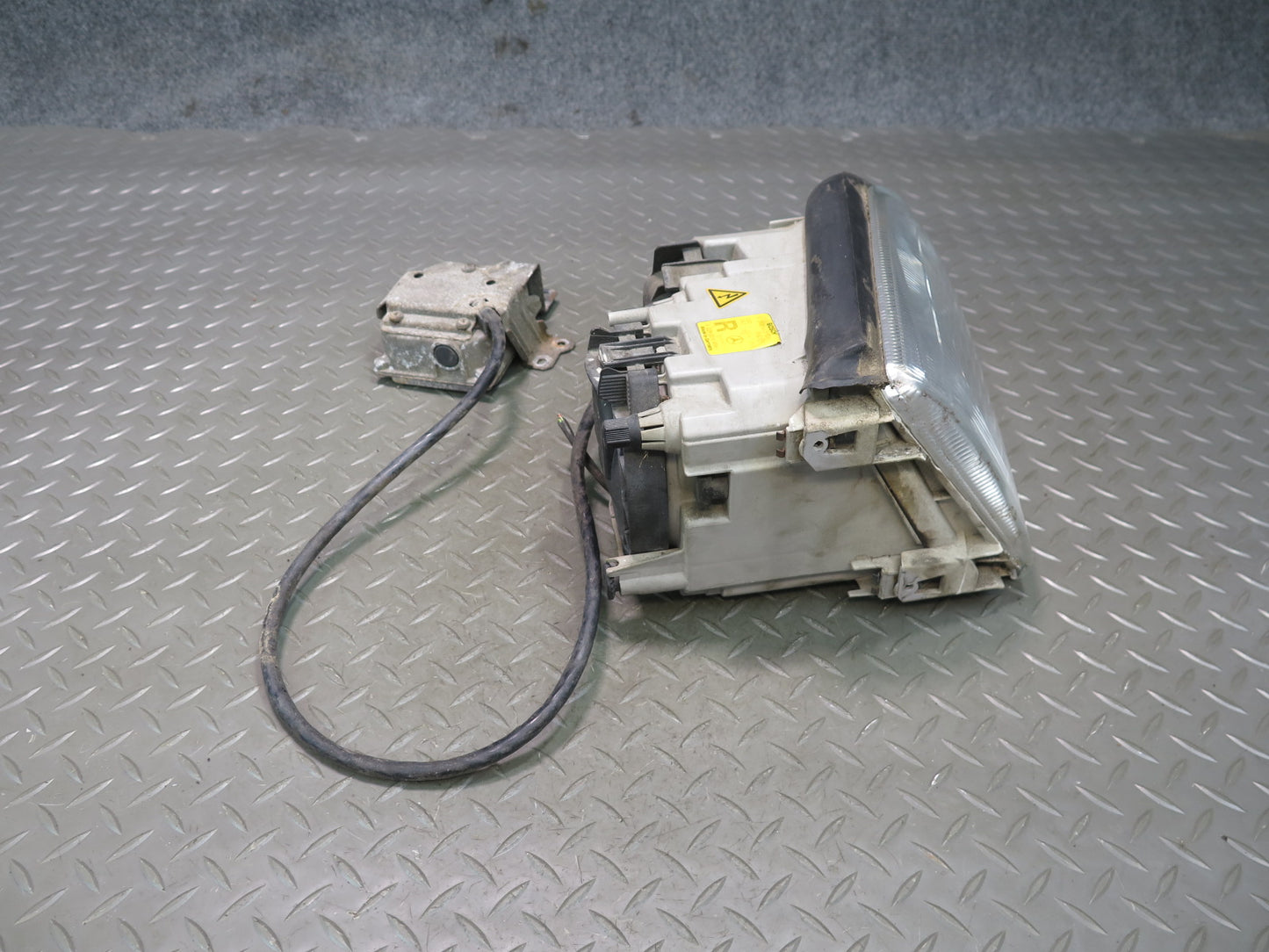 96-02 Mercedes R129 Sl-class Set of 2 Front Xenon Headlight Lamp w Ballast OEM