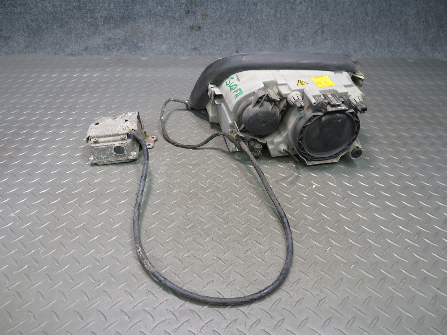 96-02 Mercedes R129 Sl-class Set of 2 Front Xenon Headlight Lamp w Ballast OEM