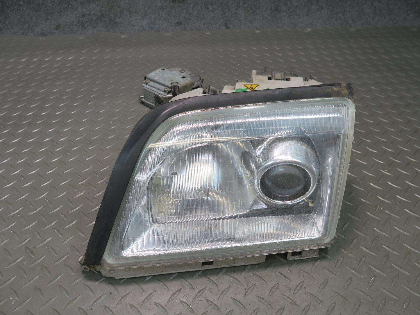 96-02 Mercedes R129 Sl-class Set of 2 Front Xenon Headlight Lamp w Ballast OEM