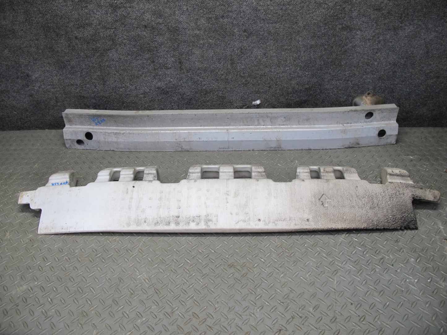 01-05 Lexus JCE10L IS300 Sedan Rear Bumper Impact Reinforcement Bar w Foam OEM
