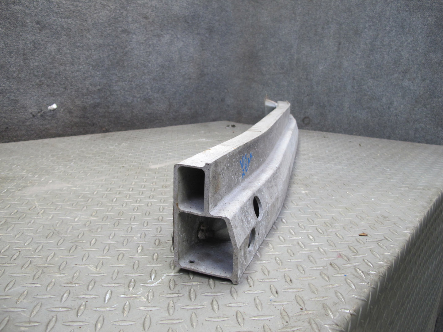 01-05 Lexus JCE10L IS300 Sedan Rear Bumper Impact Reinforcement Bar w Foam OEM