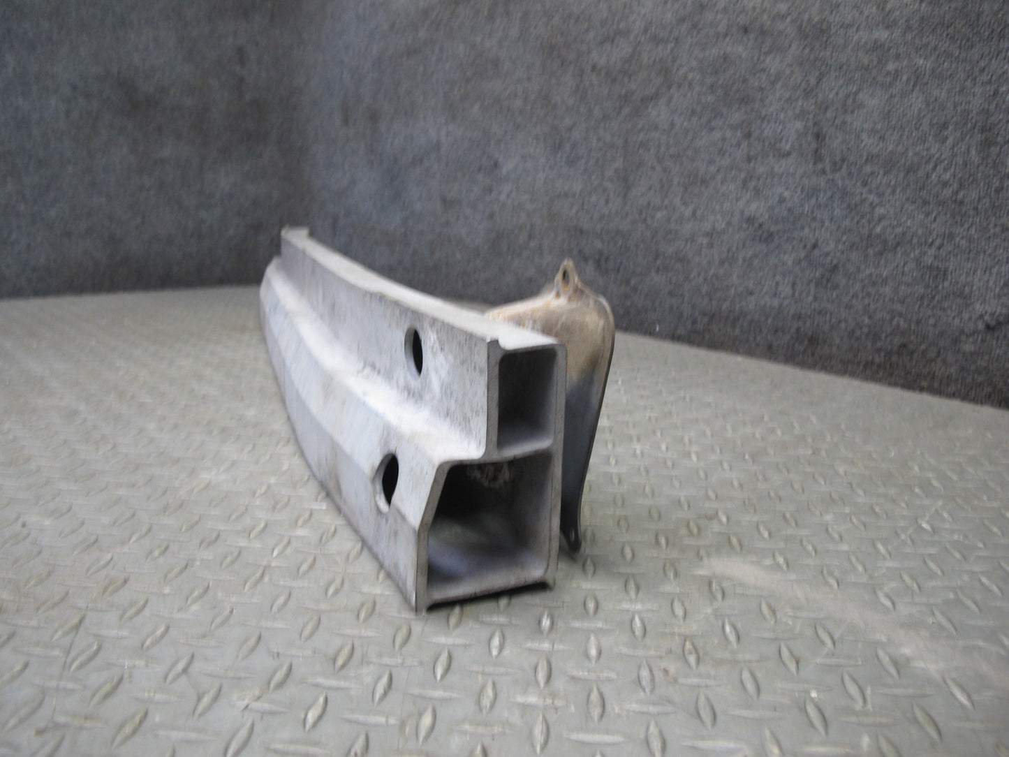 01-05 Lexus JCE10L IS300 Sedan Rear Bumper Impact Reinforcement Bar w Foam OEM