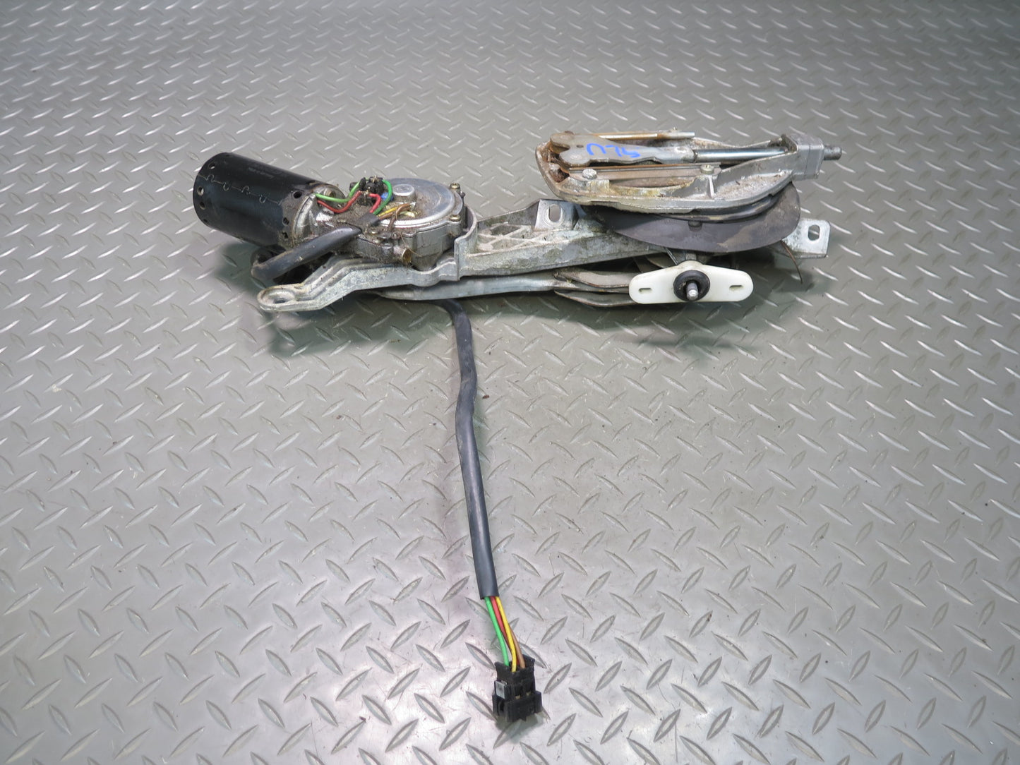 94-02 Mercedes R129 Sl-class Windshield Wiper Transmission  Linkage w Motor OEM